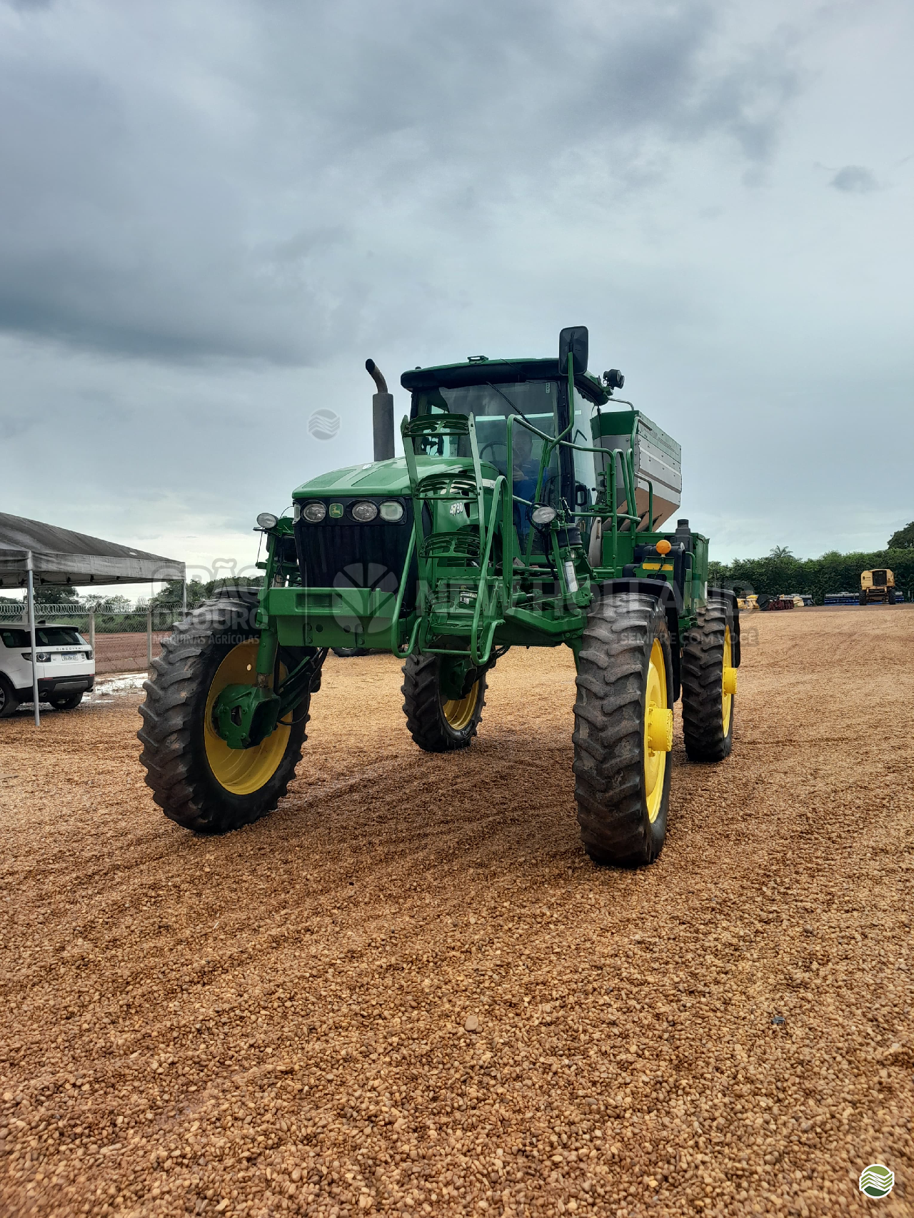 DISTRIBUIDOR AUTOPROPELIDO JOHN DEERE DISTRIBUIDOR M4040DN Grão de Ouro - New Holland GURUPI TOCANTINS TO